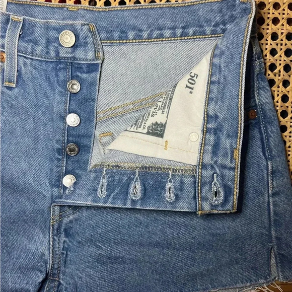 Levi's Women's Premium 501 Original Shorts - Picture 6 of 7